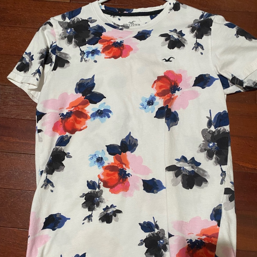 Hollister Flower shirt
